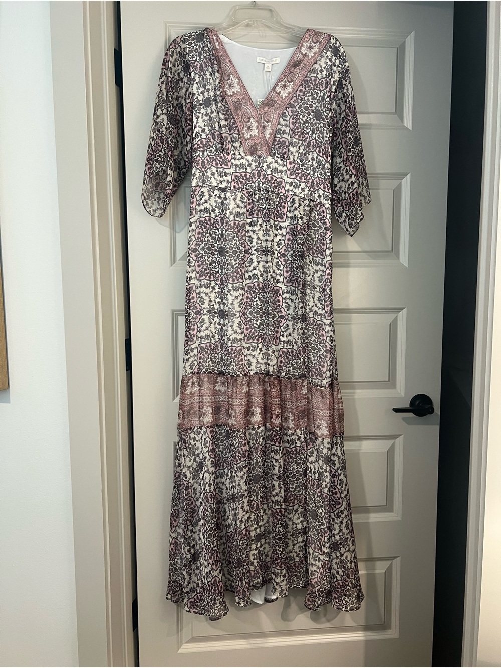 Chelsea & Violet V-Neck Maxi Dress in Mauve Floral